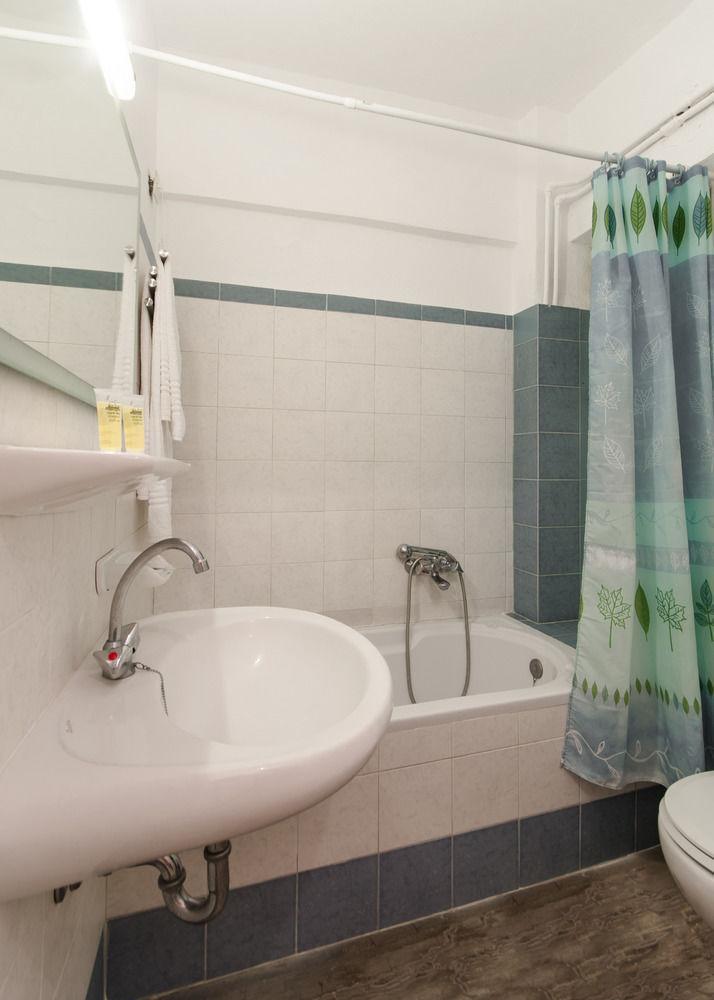 Hotel Oasis Парос Экстерьер фото